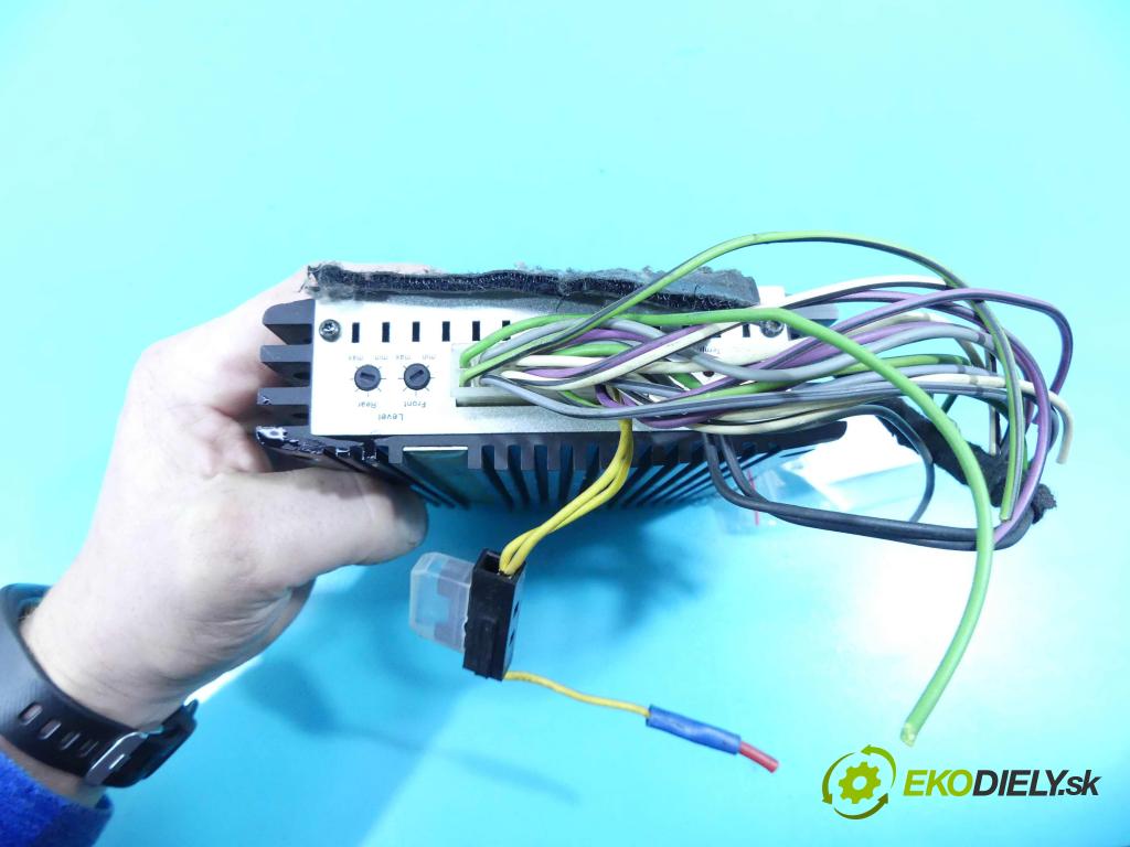 Peugeot 407 2.0 hdi 136 HP manual 100 kW 1997 cm3 5- Zesilovač:  (Zosilňovače)