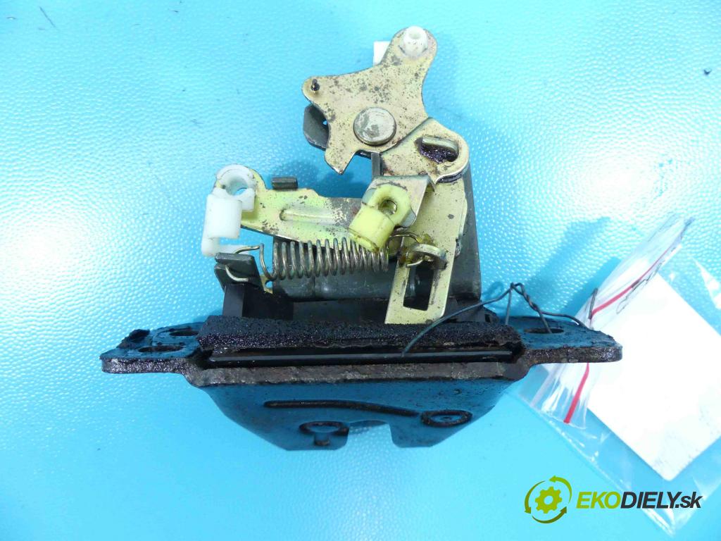 Hyundai Trajet 2.0 16v 136hp manual 100 kW 1997 cm3 5- zámek kufrových dveří zadní