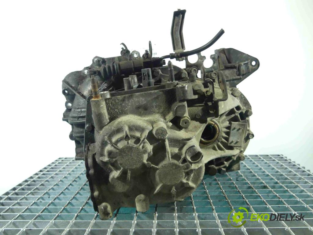 Hyundai Trajet 2.0 16v 136 HP manual 100 kW 1997 cm3 5- prevodovka stupeň,rýchlosť manual L3