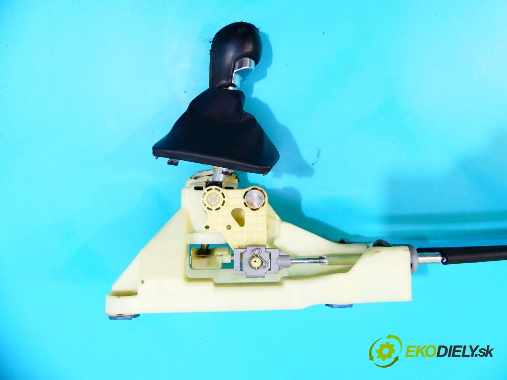 Hyundai I30 II 2012-2016 1.4 16v 100 HP manual 73,2 kW 1396 cm3 5- Páka: Změny: stupeň,rýchlosť  (Rýchlostné páky / kulisy)