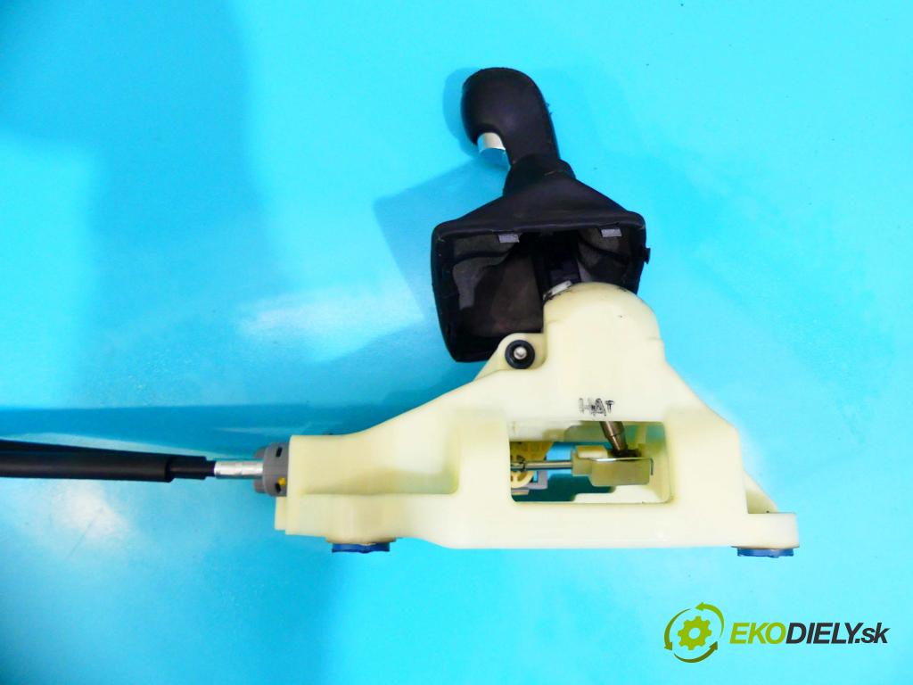 Hyundai I30 II 2012-2016 1.4 16v 100 HP manual 73,2 kW 1396 cm3 5- Páka: Změny: stupeň,rýchlosť  (Rýchlostné páky / kulisy)