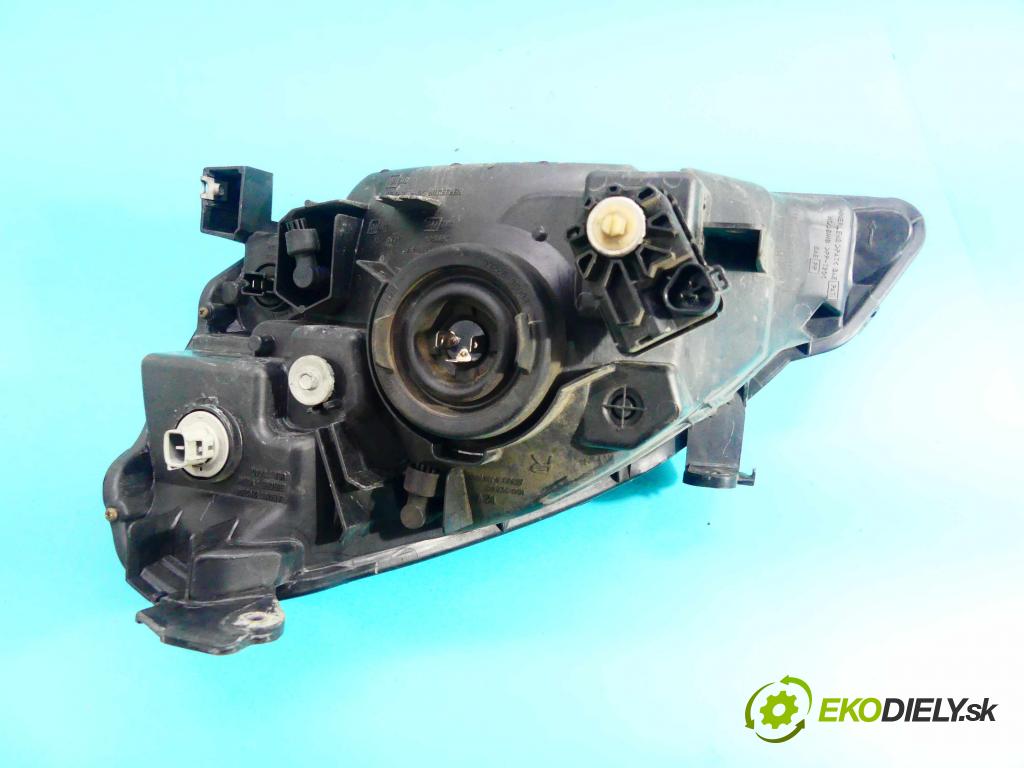 Suzuki Liana 1.6 16v 103 HP manual 76 kW 1586 cm3 5- Reflektor: pravý 100-32662 (Pravé)