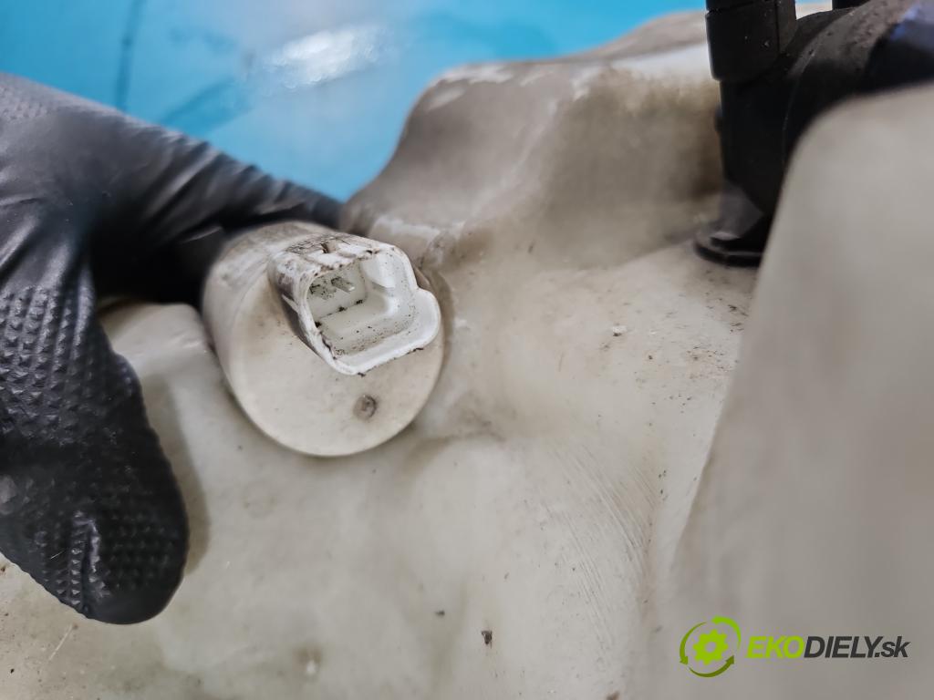 DS 4 2015-2020 1.6 hdi 120 hp automatic 88 kW 1560 cm3 5- nádržka tekutina: ostřikovačů 9671311480