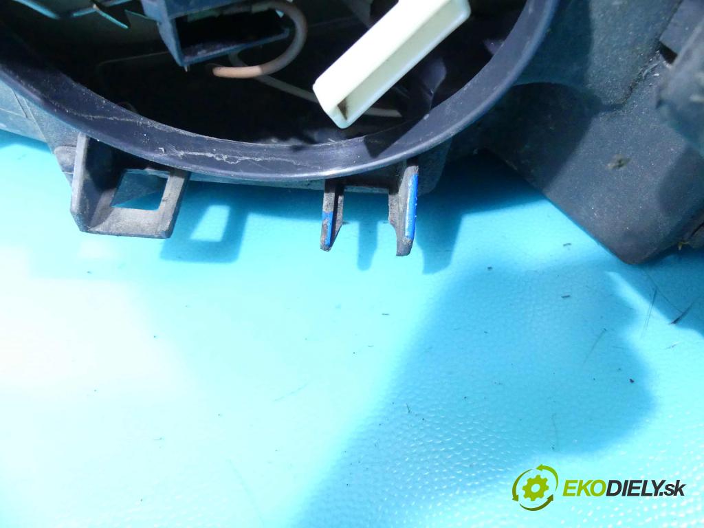 Peugeot 406 1.8 16v 110 HP manual 81 kW 1762 cm3 4- Reflektor: pravý  (Pravé)