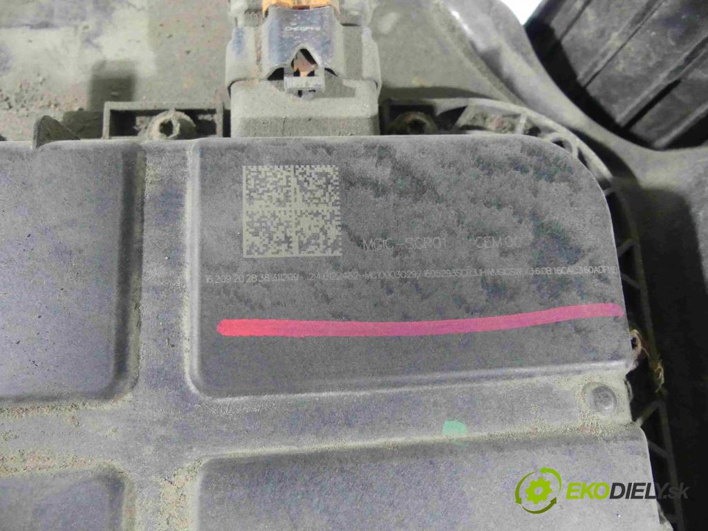 DS 4 2015-2020 1.6 hdi 120 HP automatic 88 kW 1560 cm3 5- Nádrž: AdBlue: 12678023