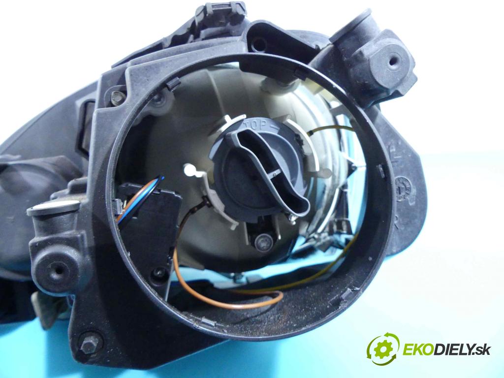 Vw Jetta V 2005-2010 2.5 170 HP automatic 125 kW 2480 cm3 4- Reflektor: pravý 0301212204 (Pravé)