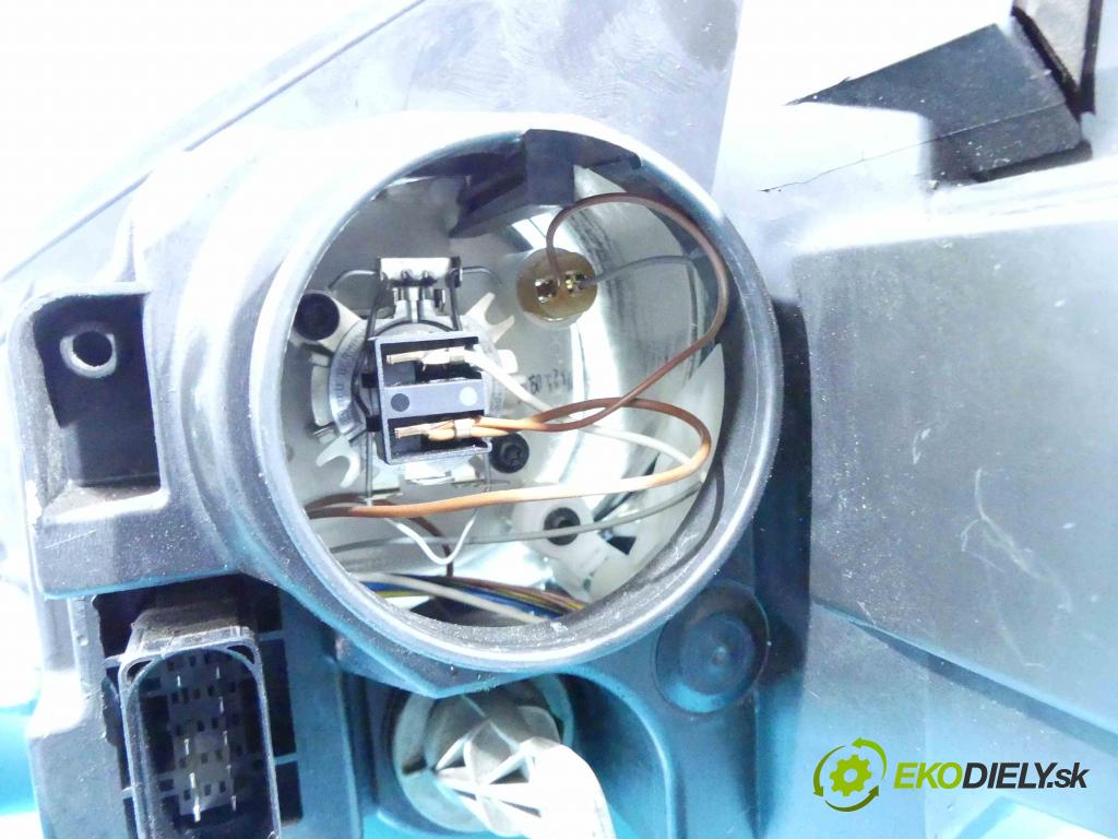 Vw Jetta V 2005-2010 2.5 170 HP automatic 125 kW 2480 cm3 4- Reflektor: pravý 0301212204 (Pravé)