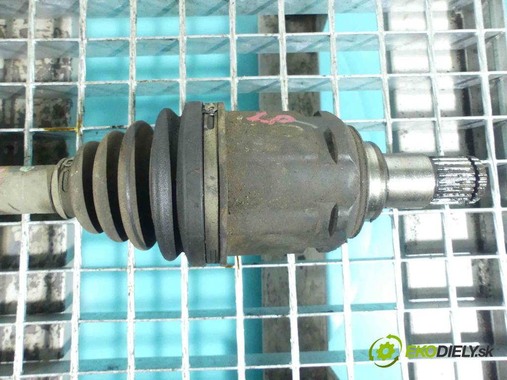 Toyota Corolla Verso I 2001-2004 2.0 D4D 90 HP manual 66 kW 1995 cm3 5- poloos ľavé  (Poloosy)