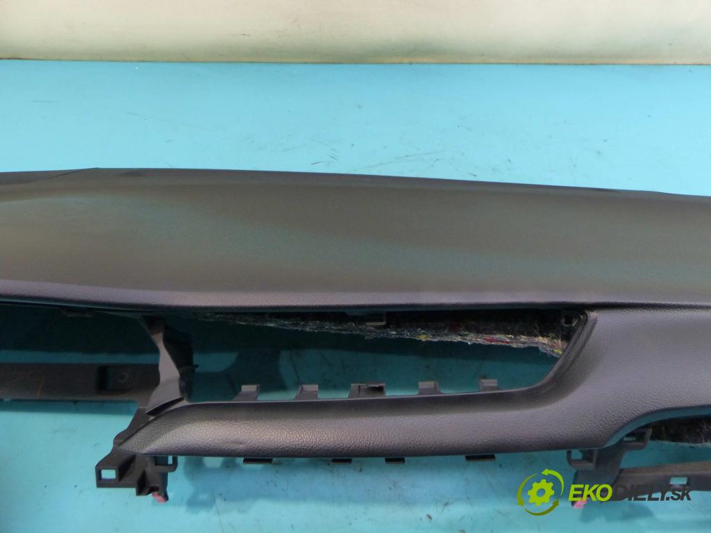 Toyota Avensis III T27 2009-2018 2.0 D4D 143 HP manual 105 kW 1995 cm3 5- kokpit,pristrojová doska rozdeľovacia