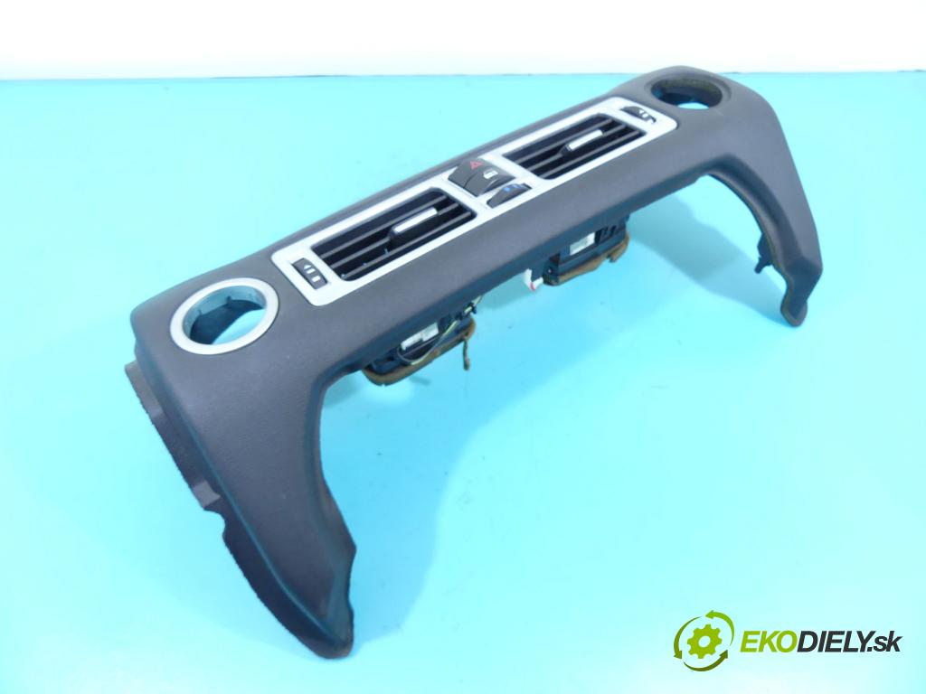 Land rover Range Rover III L322 2001-2012 3.6 TD V8 272 HP automatic 200 kW 3628 cm3 5- Mřížka: kúrenia stredová 9H42-04302-BA (Mriežky kúrenia (fukáre))