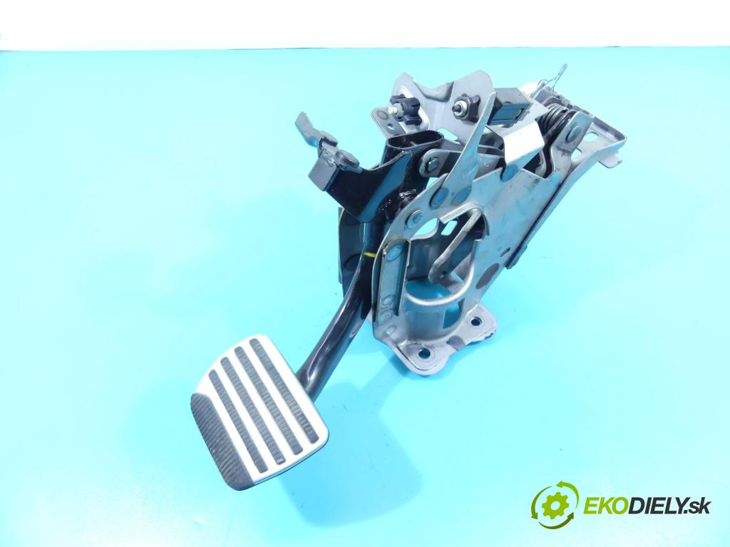 Infiniti Q50 I 2013-2017 2.0 T 211KM automatic 155 kW 1991 cm3 4- pedále  (Pedále)