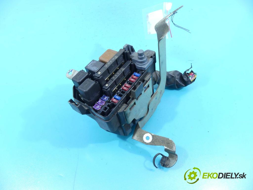 Infiniti Q50 I 2013-2017 2.0 T 211KM automatic 155 kW 1991 cm3 4- skříňka pojistková  (Pojistkové skříňky)