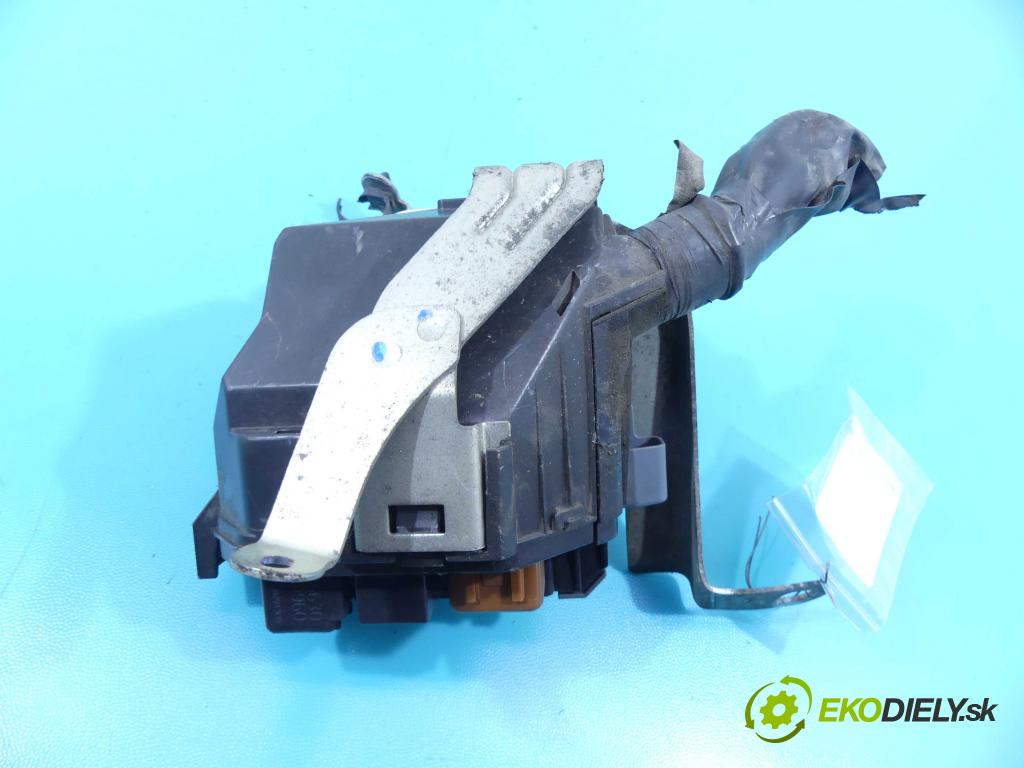 Infiniti Q50 I 2013-2017 2.0 T 211KM automatic 155 kW 1991 cm3 4- skříňka pojistková  (Pojistkové skříňky)