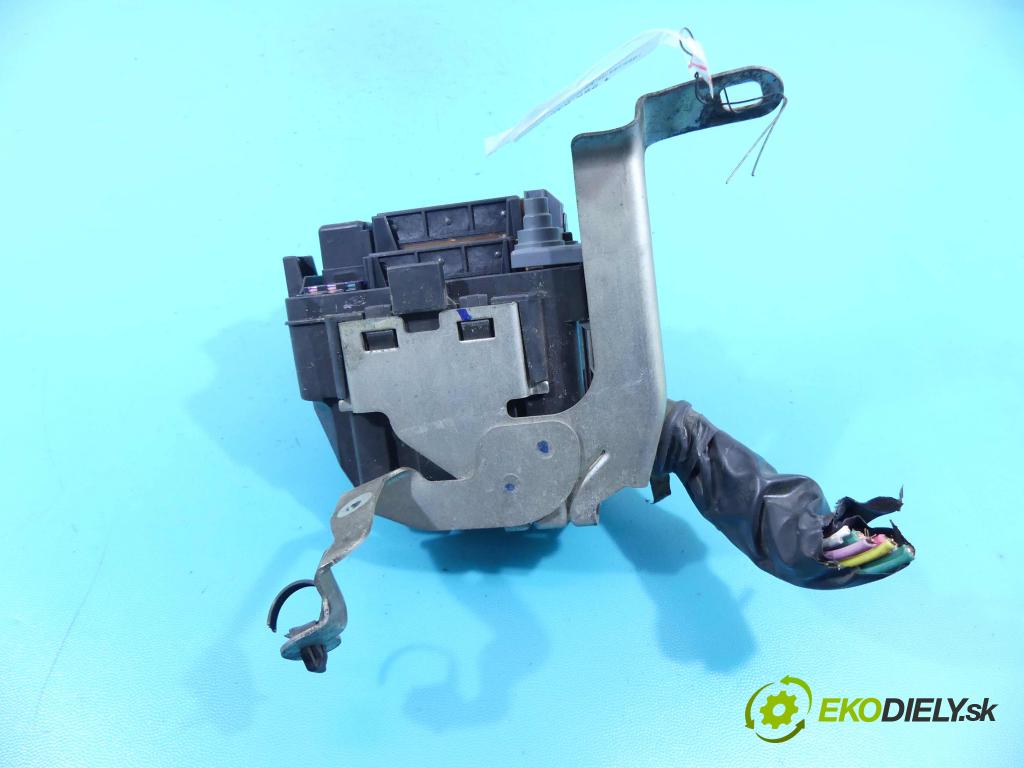 Infiniti Q50 I 2013-2017 2.0 T 211KM automatic 155 kW 1991 cm3 4- skříňka pojistková  (Pojistkové skříňky)