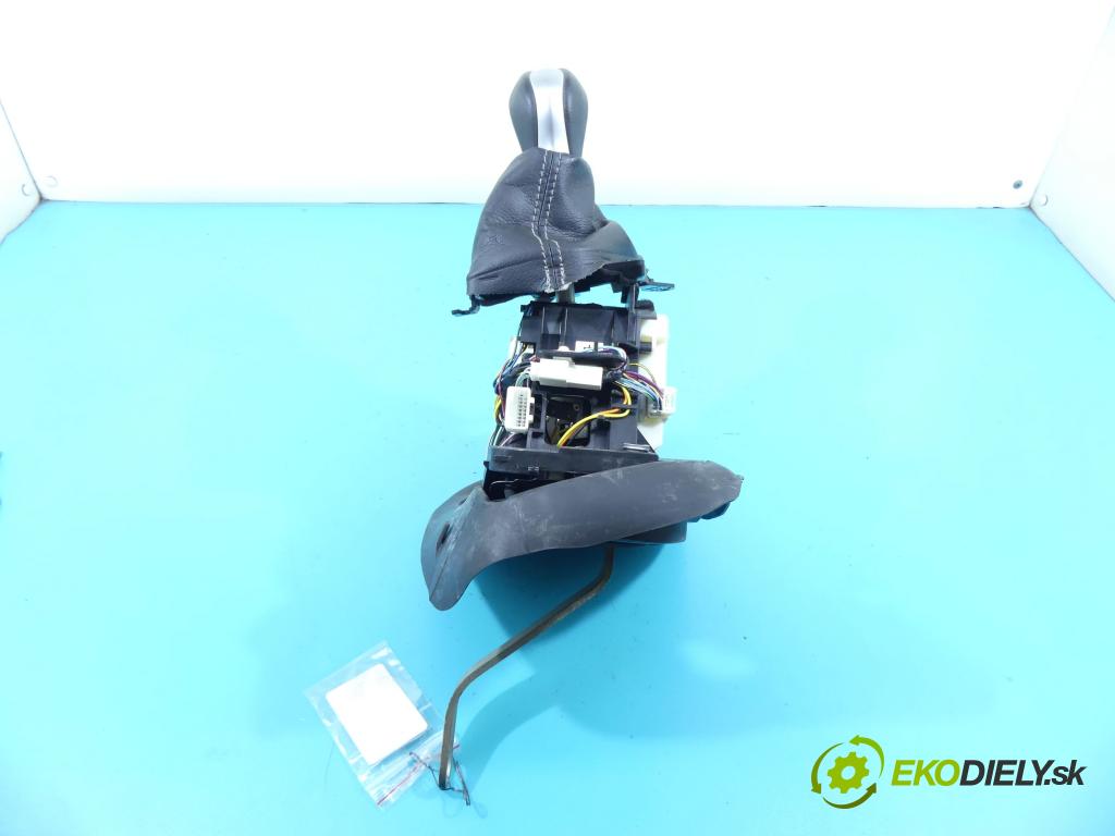 Infiniti Q50 I 2013-2017 2.0 T 211KM automatic 155 kW 1991 cm3 4- Páka: Změny: stupeň,rýchlosť  (Rýchlostné páky / kulisy)