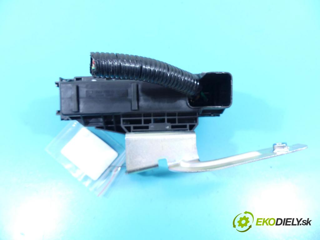 Infiniti Q50 I 2013-2017 2.0 T 211KM automatic 155 kW 1991 cm3 4- skříňka pojistková 7154-7138-30 (Pojistkové skříňky)