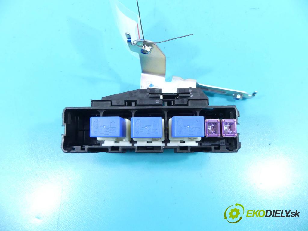 Infiniti Q50 I 2013-2017 2.0 T 211KM automatic 155 kW 1991 cm3 4- skříňka pojistková 7154-7138-30 (Pojistkové skříňky)