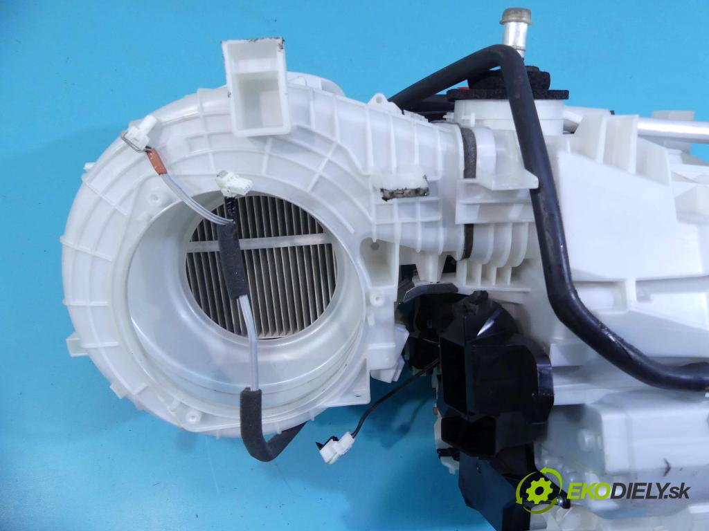 Infiniti Q50 I 2013-2017 2.0 T 211KM automatic 155 kW 1991 cm3 4- radiátor 27110 4GF0B (Radiátory topení)