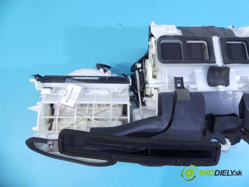 Infiniti Q50 I 2013-2017 2.0 T 211KM automatic 155 kW 1991 cm3 4- radiátor 27110 4GF0B (Radiátory topení)