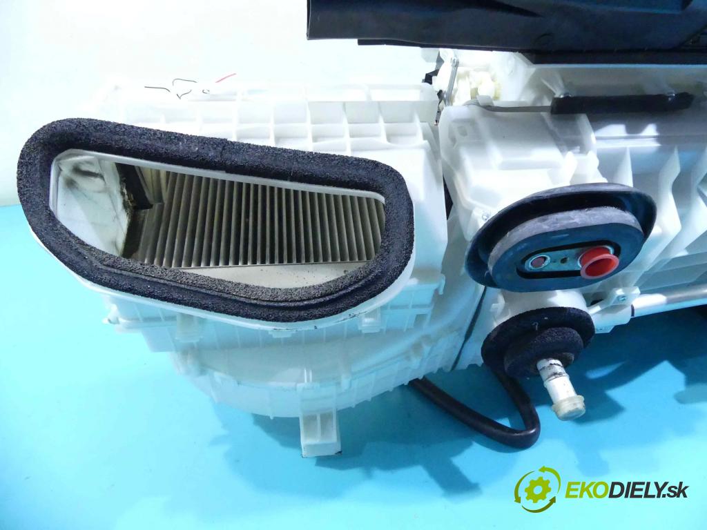 Infiniti Q50 I 2013-2017 2.0 T 211KM automatic 155 kW 1991 cm3 4- radiátor 27110 4GF0B (Radiátory topení)