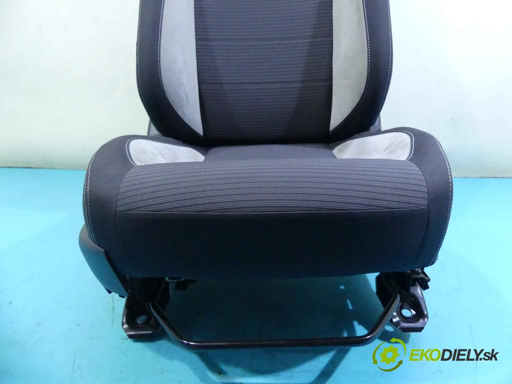 Toyota Avensis III T27 2009-2018 2.0 D4D 143 HP manual 105 kW 1995 cm3 5- Sedačka pravý  (Sedačky, sedadlá)