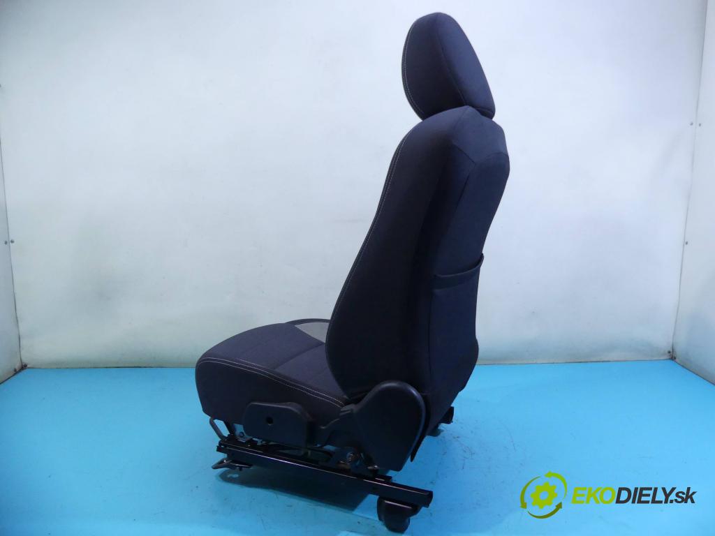 Toyota Avensis III T27 2009-2018 2.0 D4D 143 HP manual 105 kW 1995 cm3 5- Sedačka pravý  (Sedačky, sedadlá)