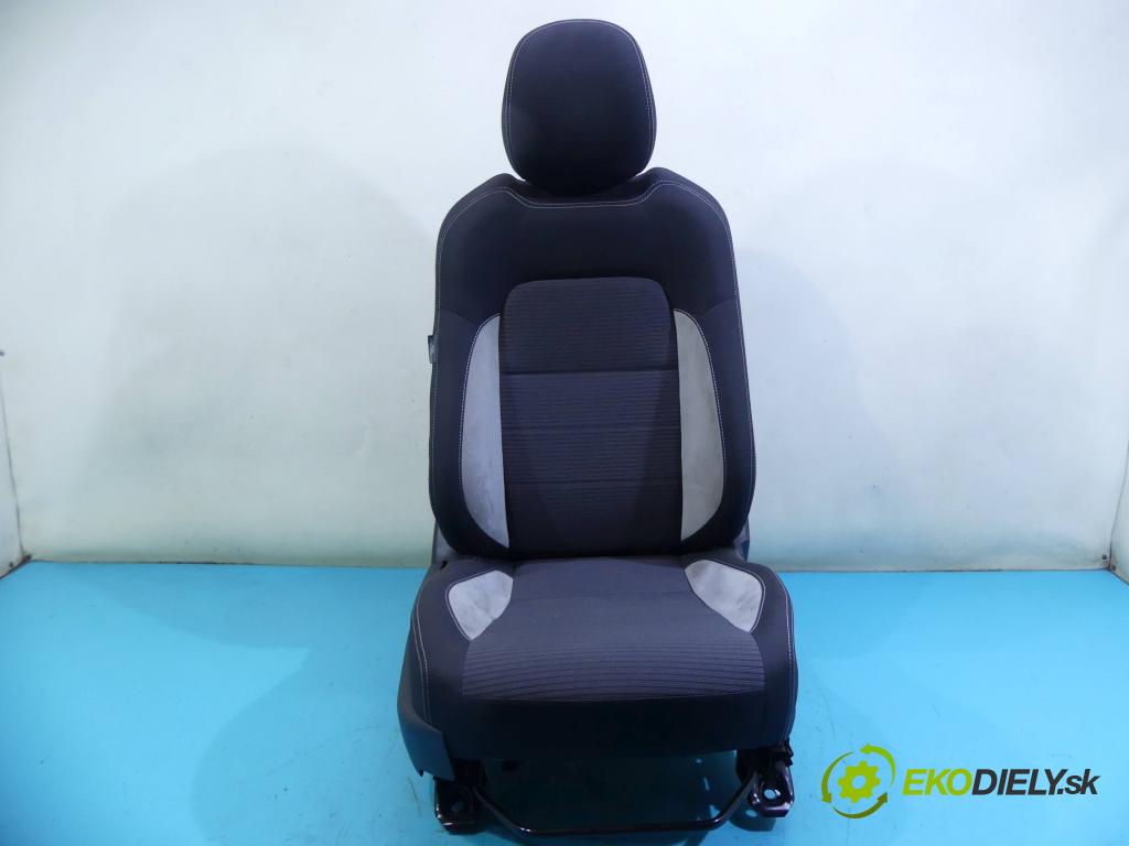 Toyota Avensis III T27 2009-2018 2.0 D4D 143 HP manual 105 kW 1995 cm3 5- Sedačka pravý  (Sedačky, sedadlá)