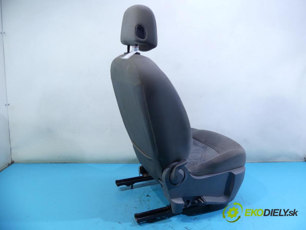 Renault Kangoo II 2008- 1.5 dci 86 HP manual 63 kW 1461 cm3 5- Sedačka pravý  (Sedačky, sedadlá)