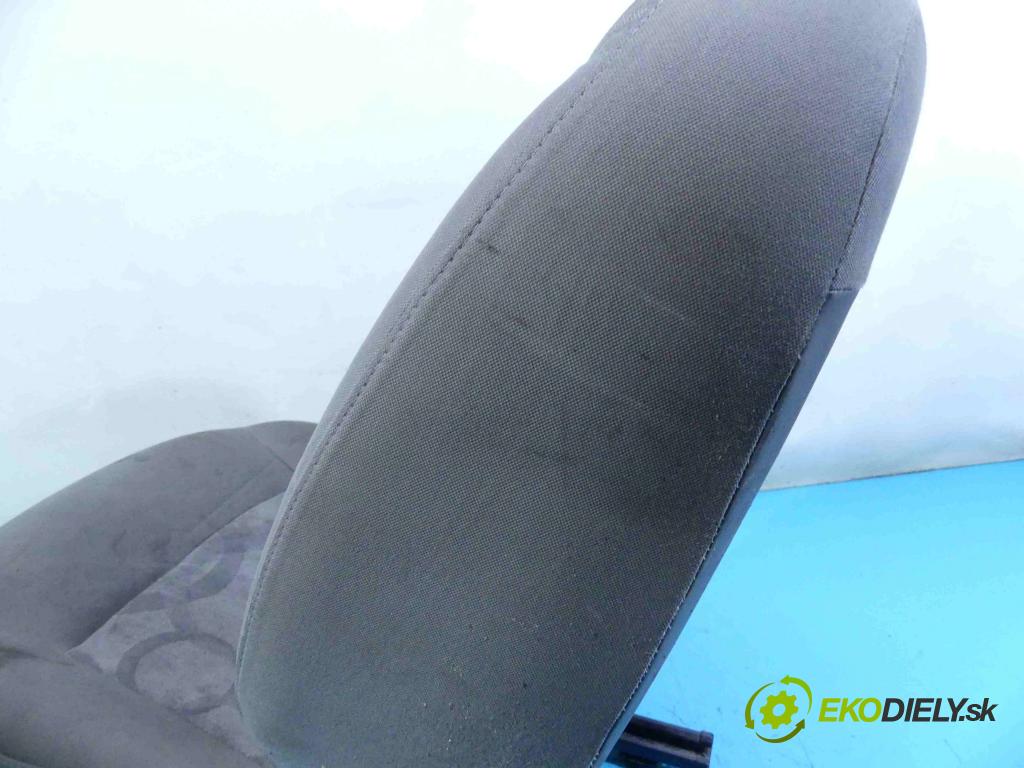 Renault Kangoo II 2008- 1.5 dci 86 HP manual 63 kW 1461 cm3 5- Sedačka pravý  (Sedačky, sedadlá)