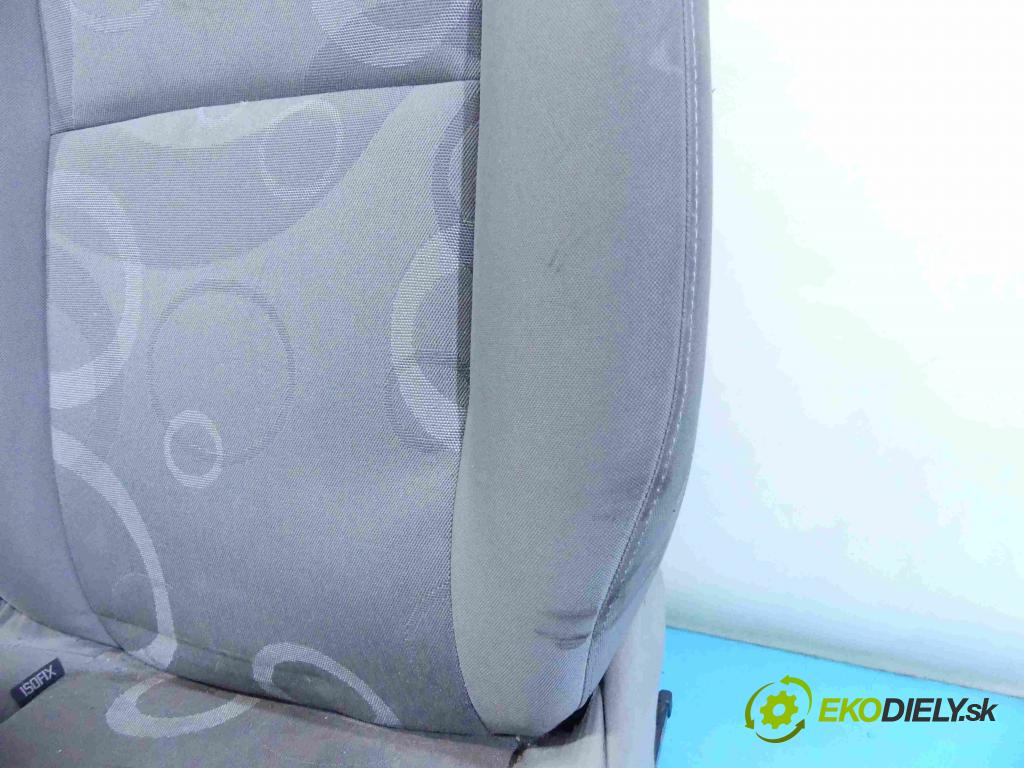 Renault Kangoo II 2008- 1.5 dci 86 HP manual 63 kW 1461 cm3 5- Sedačka pravý  (Sedačky, sedadlá)