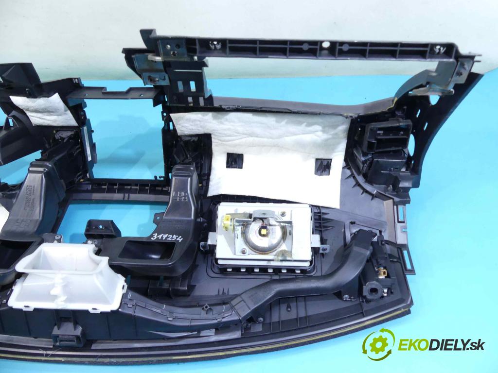 Nissan X-trail II T31 2008-2013 2.0 dci 150 HP manual 110 kW 1995 cm3 5- kokpit,pristrojová doska rozdeľovacia