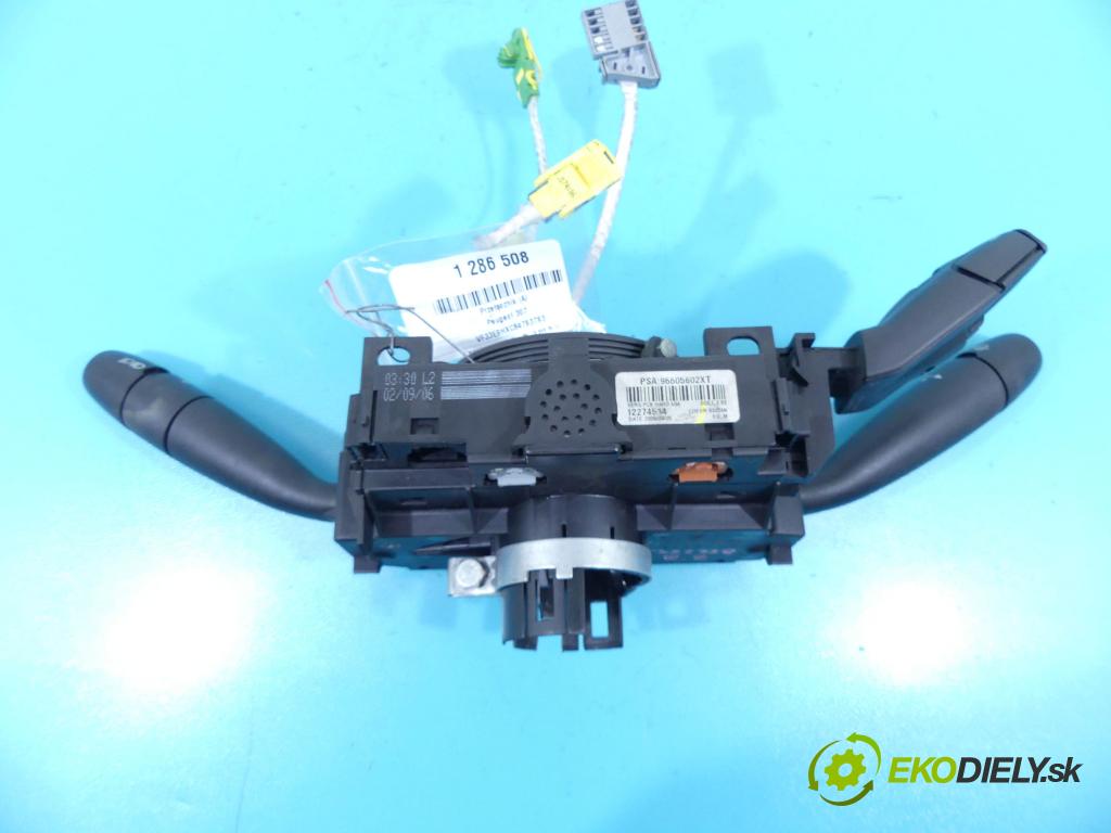 Peugeot 307 1.6 hdi 90 HP manual 66.2 kW 1560 cm3 5- prepínač komplex: 96605602XT (Prepínacie páčky pod volantom)