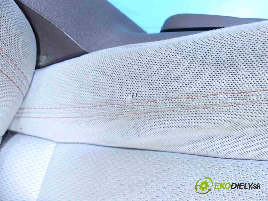 Jeep Renegade 2014- 1.4 T 140 HP manual 103 kW 1368 cm3 5- Sedačka ľavý  (Sedačky, sedadlá)