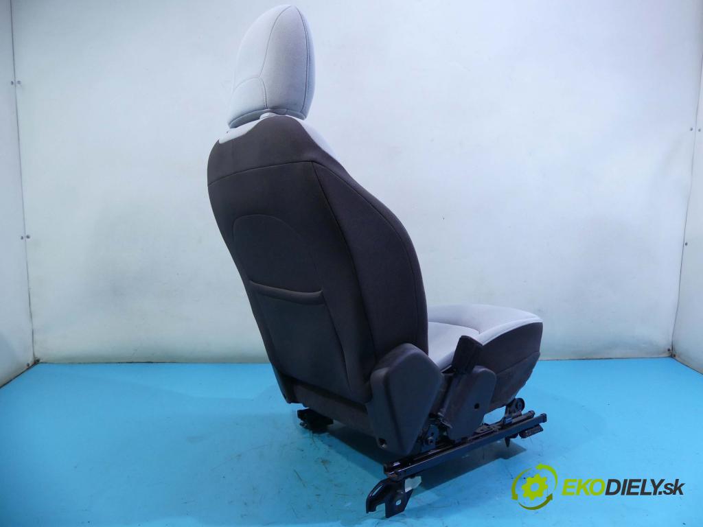 Jeep Renegade 2014- 1.4 T 140 HP manual 103 kW 1368 cm3 5- Sedačka ľavý  (Sedačky, sedadlá)