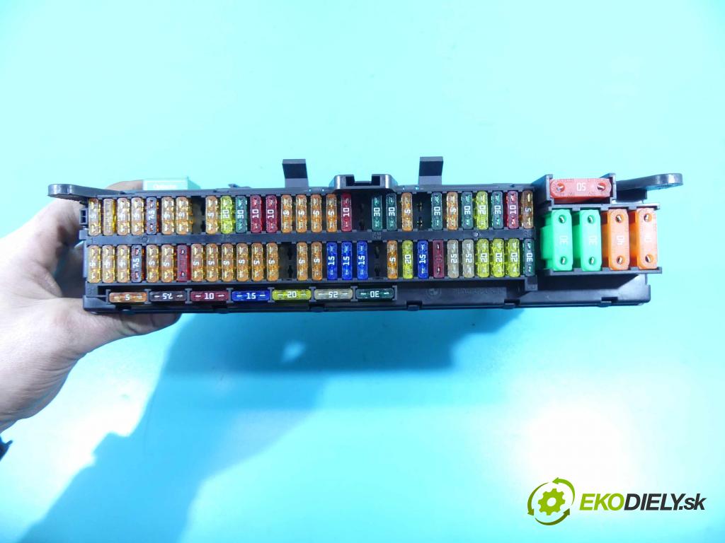 Land rover Range Rover III L322 2001-2012 3.6 TD V8 272 hp automatic 200 kW 3628 cm3 5- skříňka pojistková YQE500380 (Pojistkové skříňky)