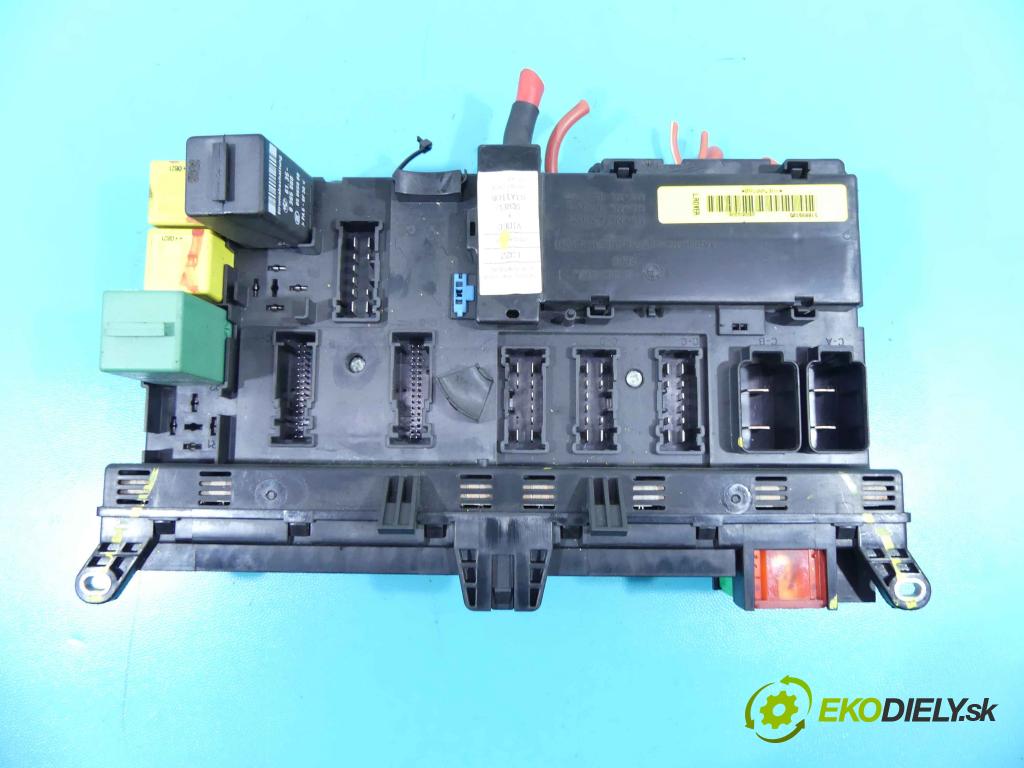 Land rover Range Rover III L322 2001-2012 3.6 TD V8 272 hp automatic 200 kW 3628 cm3 5- skříňka pojistková YQE500380 (Pojistkové skříňky)