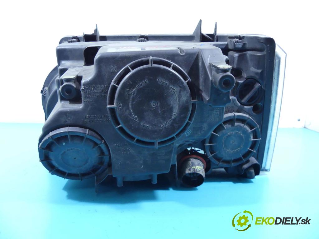 Land rover Range Rover III L322 2001-2012 3.6 TD V8 272 HP automatic 200 kW 3628 cm3 5- Reflektor: pravý  (Pravé)