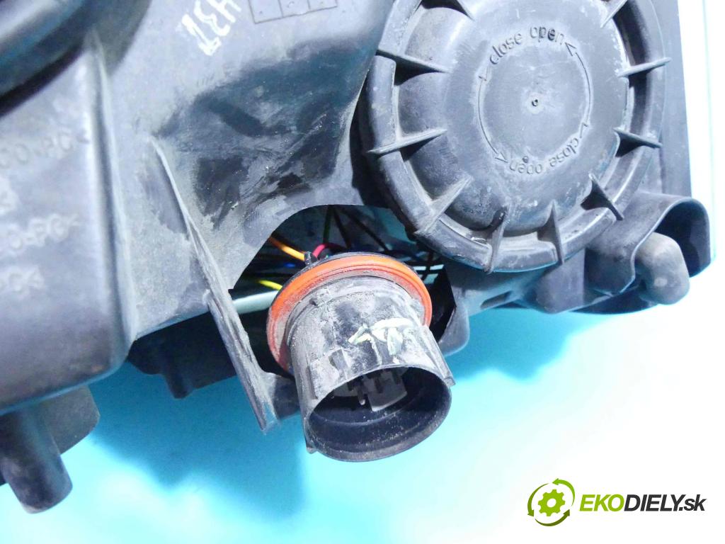 Land rover Range Rover III L322 2001-2012 3.6 TD V8 272 HP automatic 200 kW 3628 cm3 5- Reflektor: pravý  (Pravé)