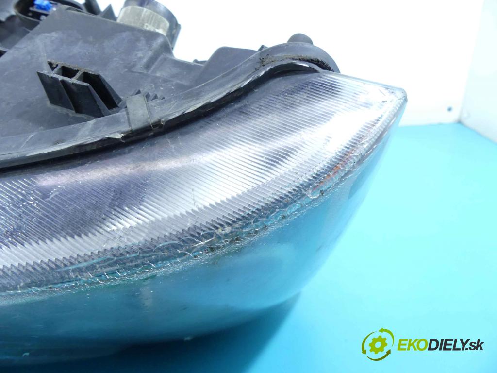 Land rover Range Rover III L322 2001-2012 3.6 TD V8 272 HP automatic 200 kW 3628 cm3 5- Reflektor: pravý  (Pravé)