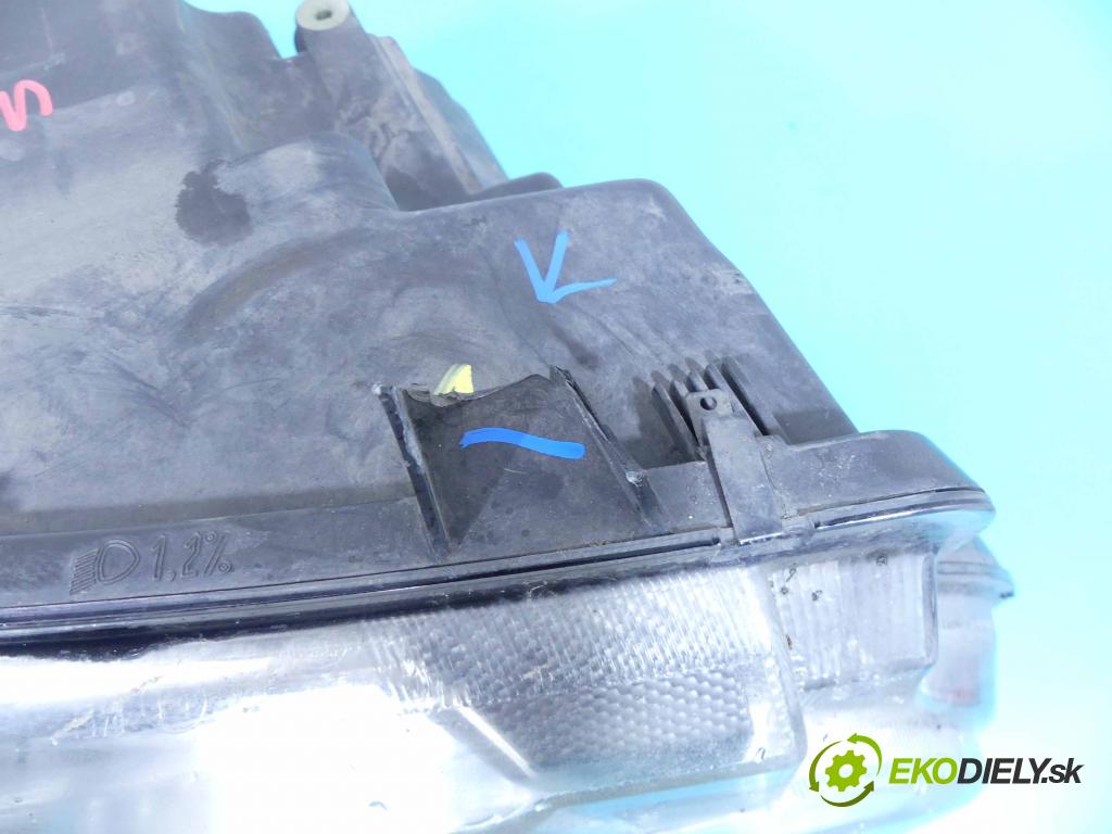 Land rover Range Rover III L322 2001-2012 3.6 TD V8 272 HP automatic 200 kW 3628 cm3 5- Reflektor: pravý  (Pravé)