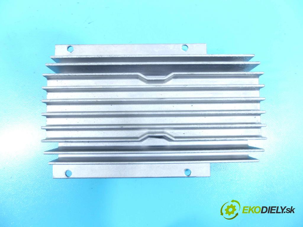 Land rover Range Rover III L322 2001-2012 3.6 TD V8 272 HP automatic 200 kW 3628 cm3 5- Zesilovač: XQK500070 (Zosilňovače)