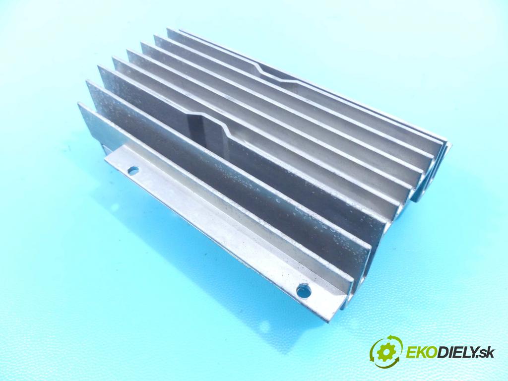 Land rover Range Rover III L322 2001-2012 3.6 TD V8 272 HP automatic 200 kW 3628 cm3 5- Zesilovač: XQK500070 (Zosilňovače)