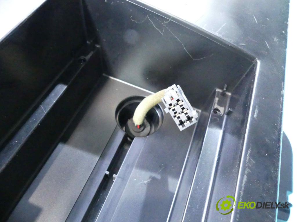 Land rover Range Rover III L322 2001-2012 3.6 TD V8 272 HP automatic 200 kW 3628 cm3 5- Subwoofer: XQA500110 (Audio zariadenia)