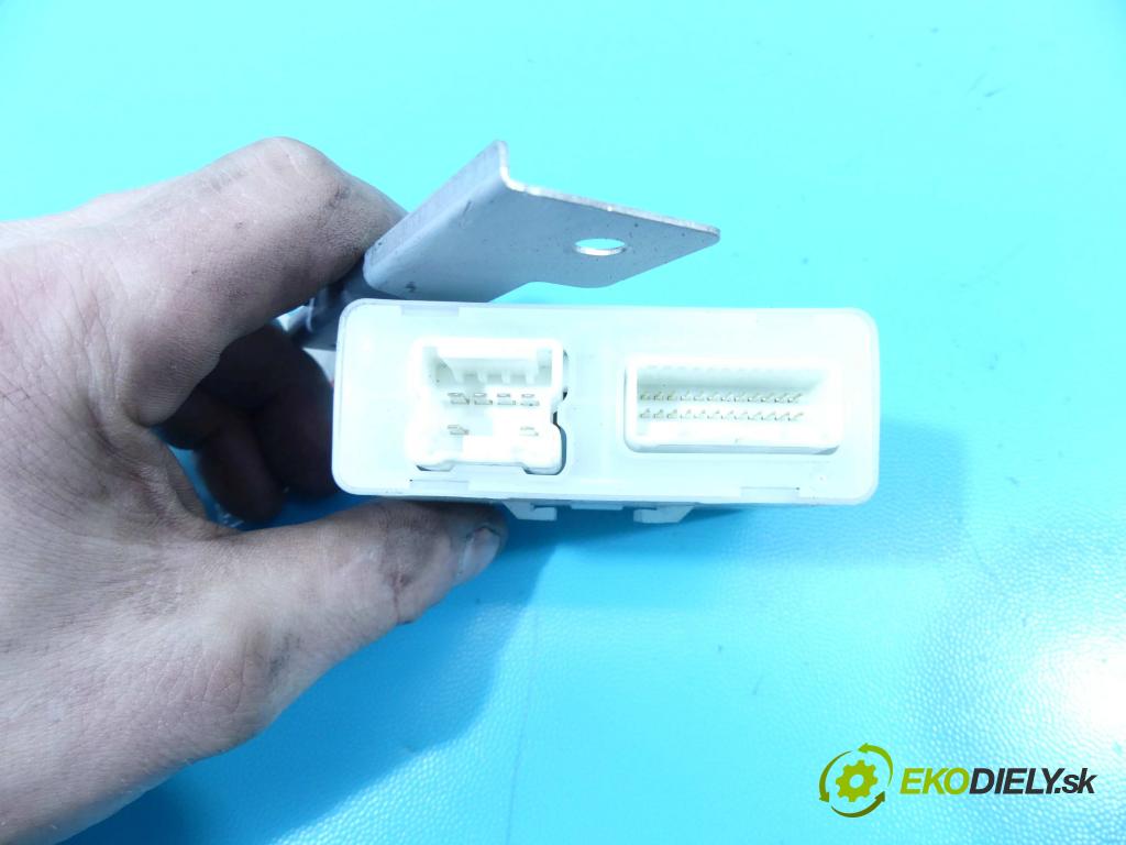 Infiniti Q50 I 2013-2017 2.0 T 211KM automatic 155 kW 1991 cm3 4- modul riadiaca jednotka 988004GA0A (Ostatné)