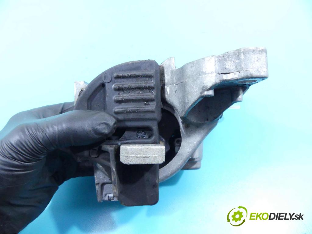 Citroen C5 II 2008-2017 2.0 hdi 181KM automatic 133 kW 1997 cm3 4- airbag motora  (Držiaky motora)