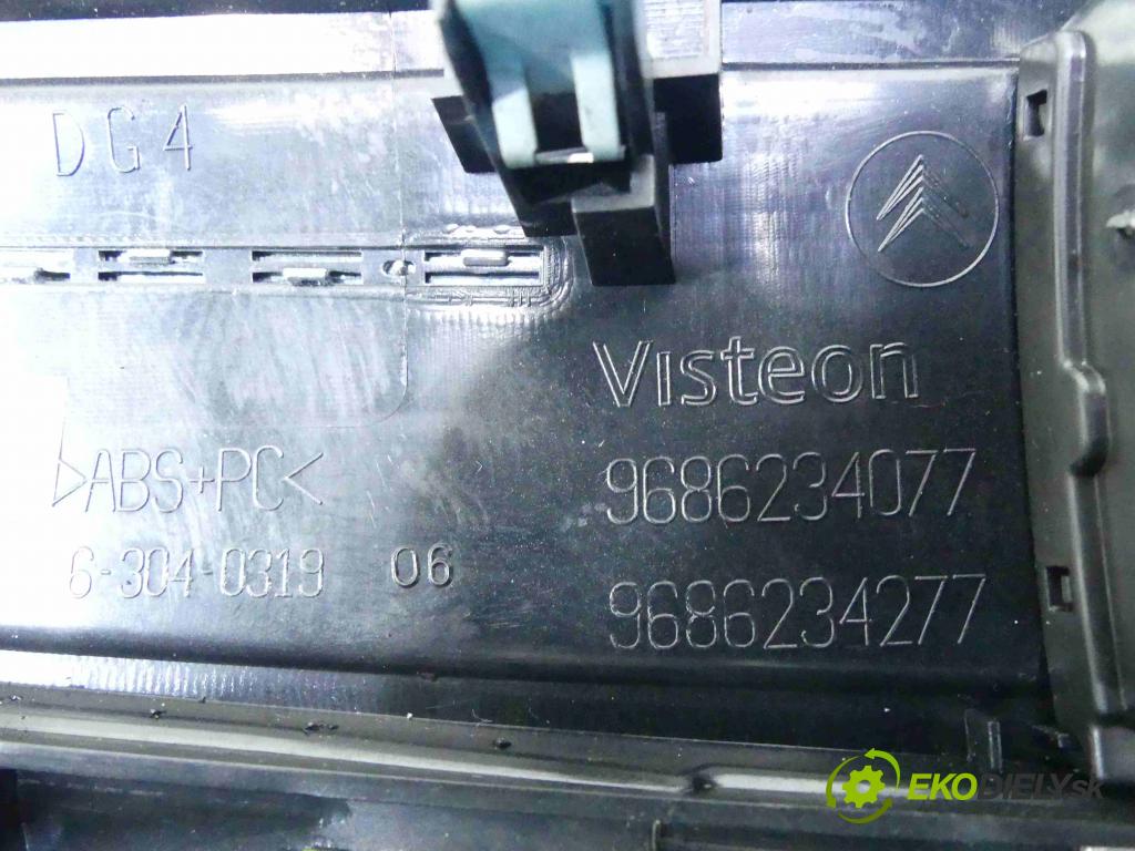 Citroen C5 II 2008-2017 2.0 hdi 181KM automatic 133 kW 1997 cm3 4- Mřížka: kúrenia stredová 9686234077 (Mriežky kúrenia (fukáre))