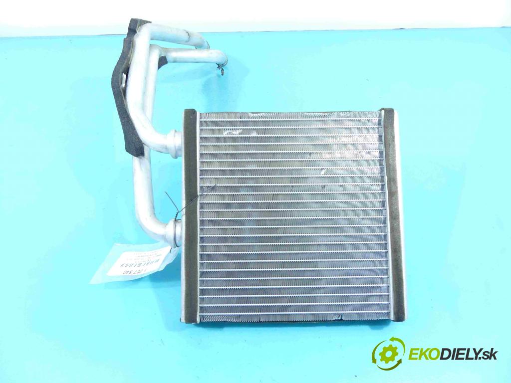 Nissan X-trail II T31 2008-2013 2.0 dci 150 hp manual 110 kW 1995 cm3 5- radiátor  (Radiátory topení)