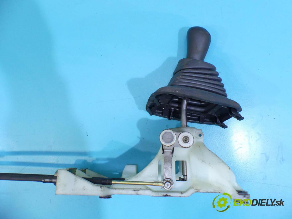 Toyota Corolla E11 1997-2002 2.0 D4D 90 HP manual 66 kW 1995 cm3 3- Páka: Změny: stupeň,rýchlosť  (Rýchlostné páky / kulisy)