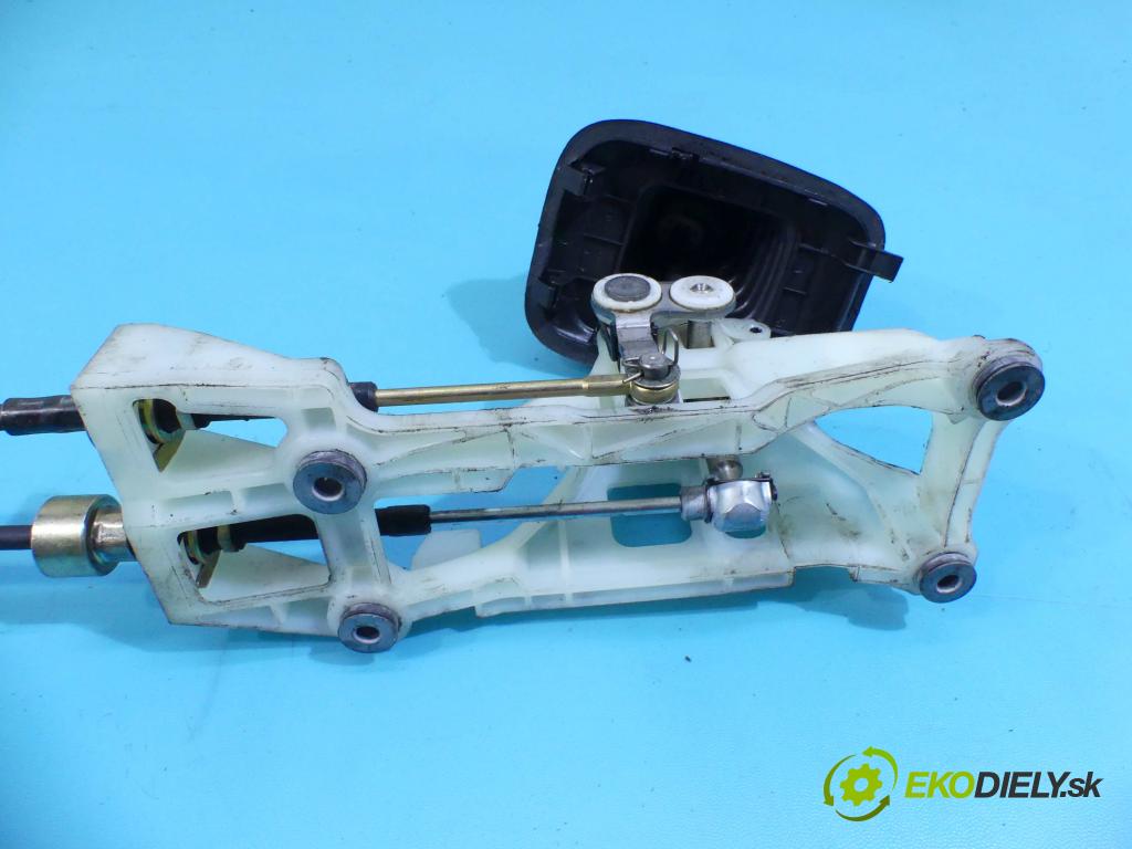 Toyota Corolla E11 1997-2002 2.0 D4D 90 HP manual 66 kW 1995 cm3 3- Páka: Změny: stupeň,rýchlosť  (Rýchlostné páky / kulisy)