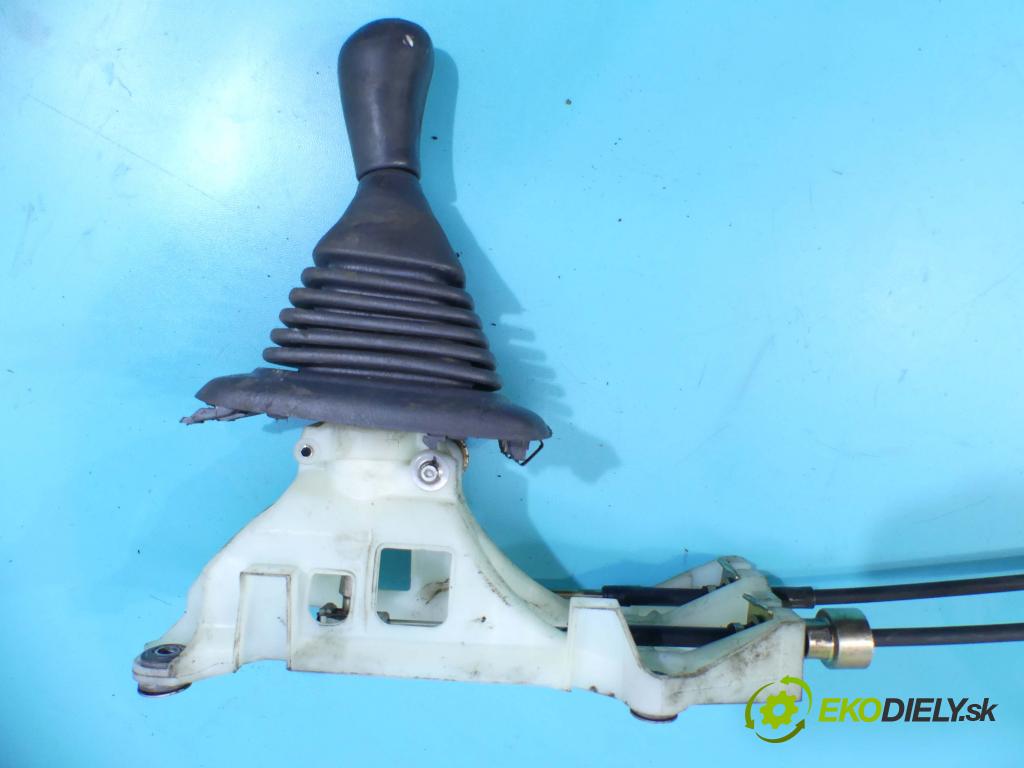 Toyota Corolla E11 1997-2002 2.0 D4D 90 HP manual 66 kW 1995 cm3 3- Páka: Změny: stupeň,rýchlosť  (Rýchlostné páky / kulisy)